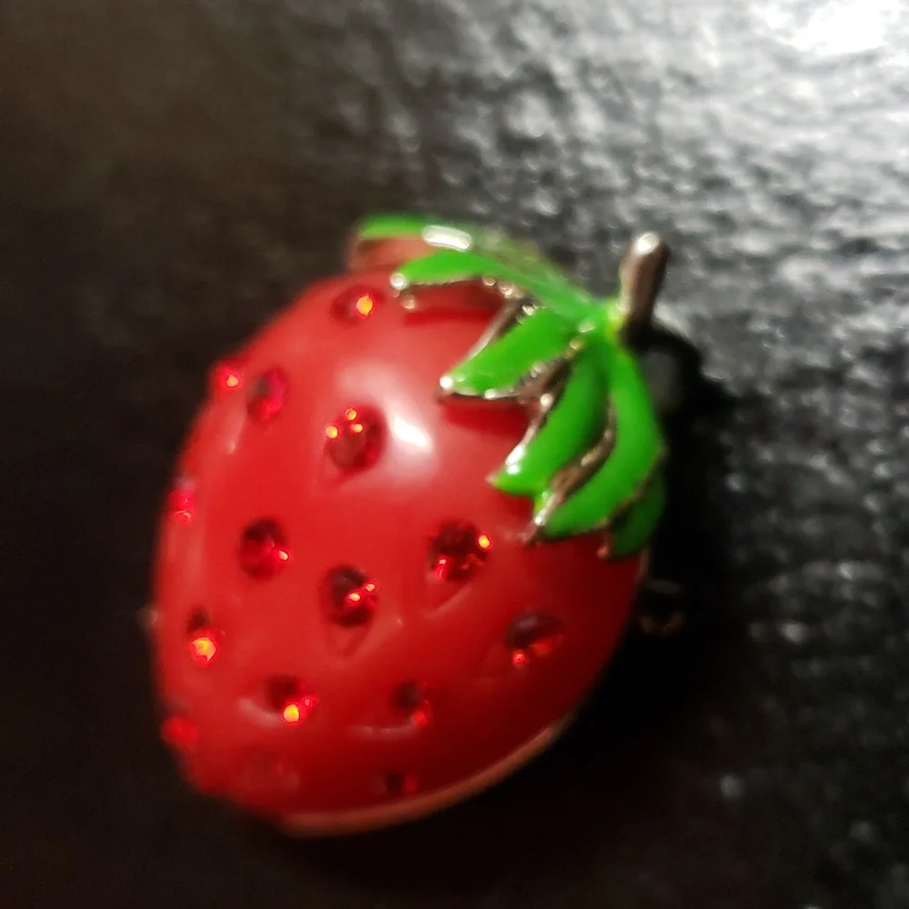 Vintage Best Strawberry Brooch - Picture 3 of 5